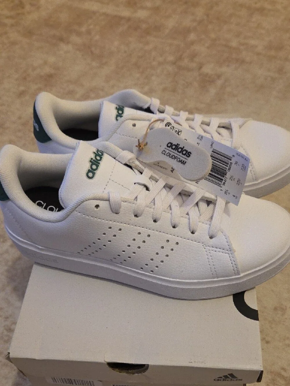NWT. adidas White Advantage 2.0 Low-Top Sneakers with Subtle Green Heel